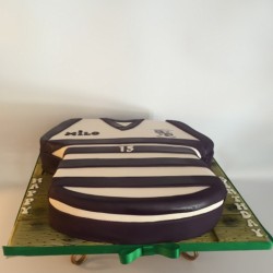 Rugby crest jersey cake